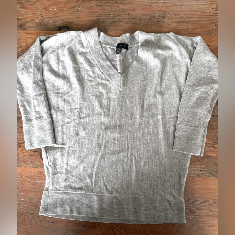 ANN TAYLOR Extra Fine 100% Wool Sweater Lightweight in Light Grey